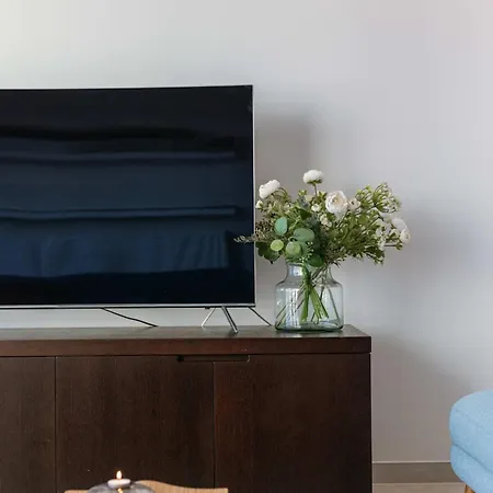 Huswell - Brand New With Terrace - Pets Welcome!