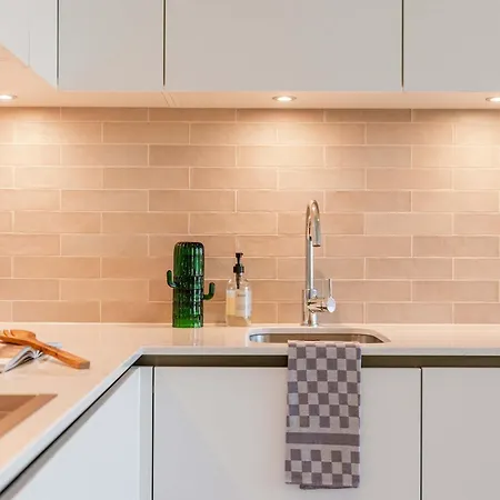 Huswell - Brand New With Terrace - Pets Welcome!