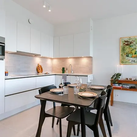 Huswell - Brand New With Terrace - Pets Welcome!