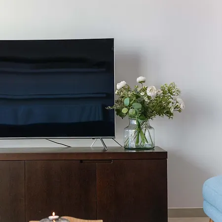 Huswell - Brand New With Terrace - Pets Welcome! *